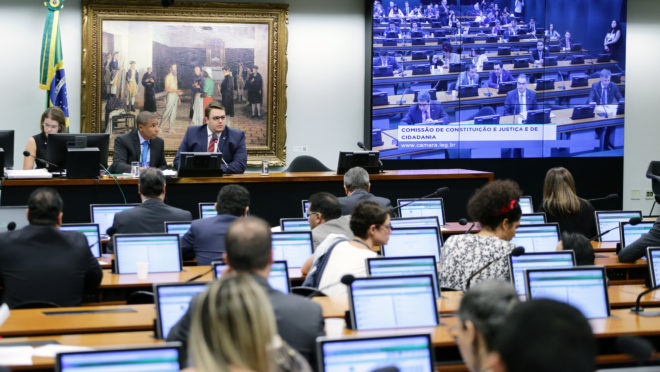 Reunião de deputados na Comissão de Constituição e Justiça (CCJ) da Câmara, onde é discutida a reforma da Previdência
