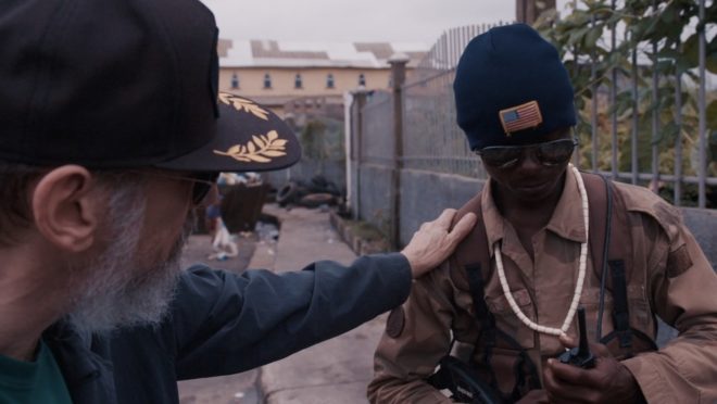 Cena da série documental "Larry Charles e o Perigoso Mundo da Comédia", da Netflix (Foto: Divulgação)