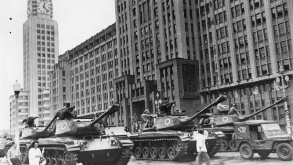 Cinemark recusa filme sobre a ditadura e provoca debate sobre liberdade de expressão Mobilização de tanques no Rio de Janeiro em abril de 1964. (Foto: Arquivo Nacional, Correio da Manhã)