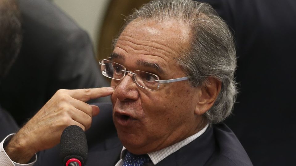Paulo Guedes bate boca com Gleisi