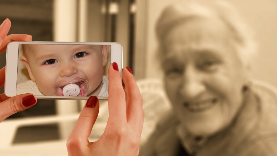 O pesquisador afirma que existe diferença entre a “idade cronológica” de alguém, sua “idade biológica” e sua “idade emocional” (Imagem: Pixabay)