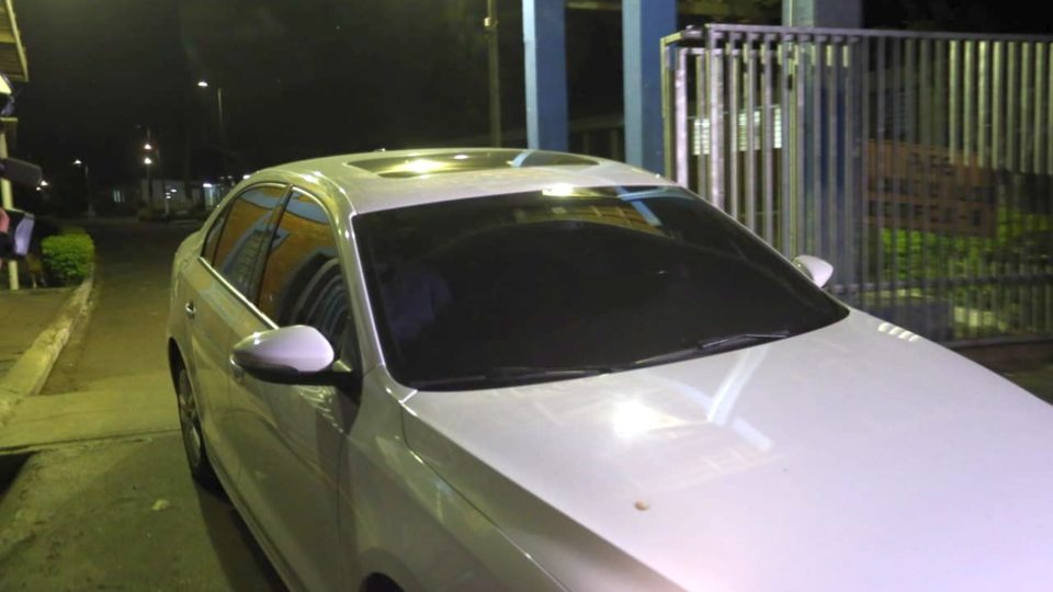 Beto Richa deixa a prisão de carro