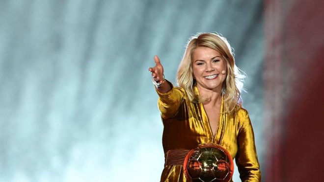 Ada Hegerberg, primeira vencedora da Bola de Ouro Feminina dada pela revista France Football. (Imagem: AFP)