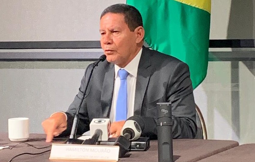 Hamilton Mourão em entrevista coletiva na Brazil Conference, em Boston (EUA)