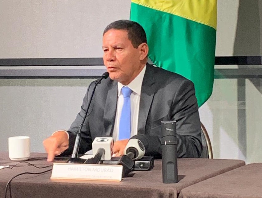 Hamilton Mourão em entrevista coletiva na Brazil Conference, em Boston (EUA)