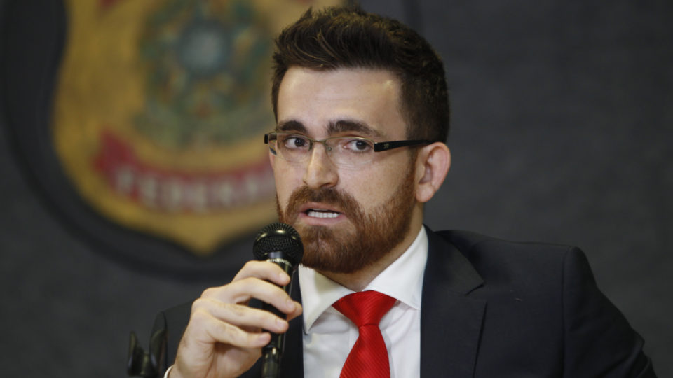O delegado da PF Filipe Hille Pace, durante coletiva para imprensa da Lava Jato.