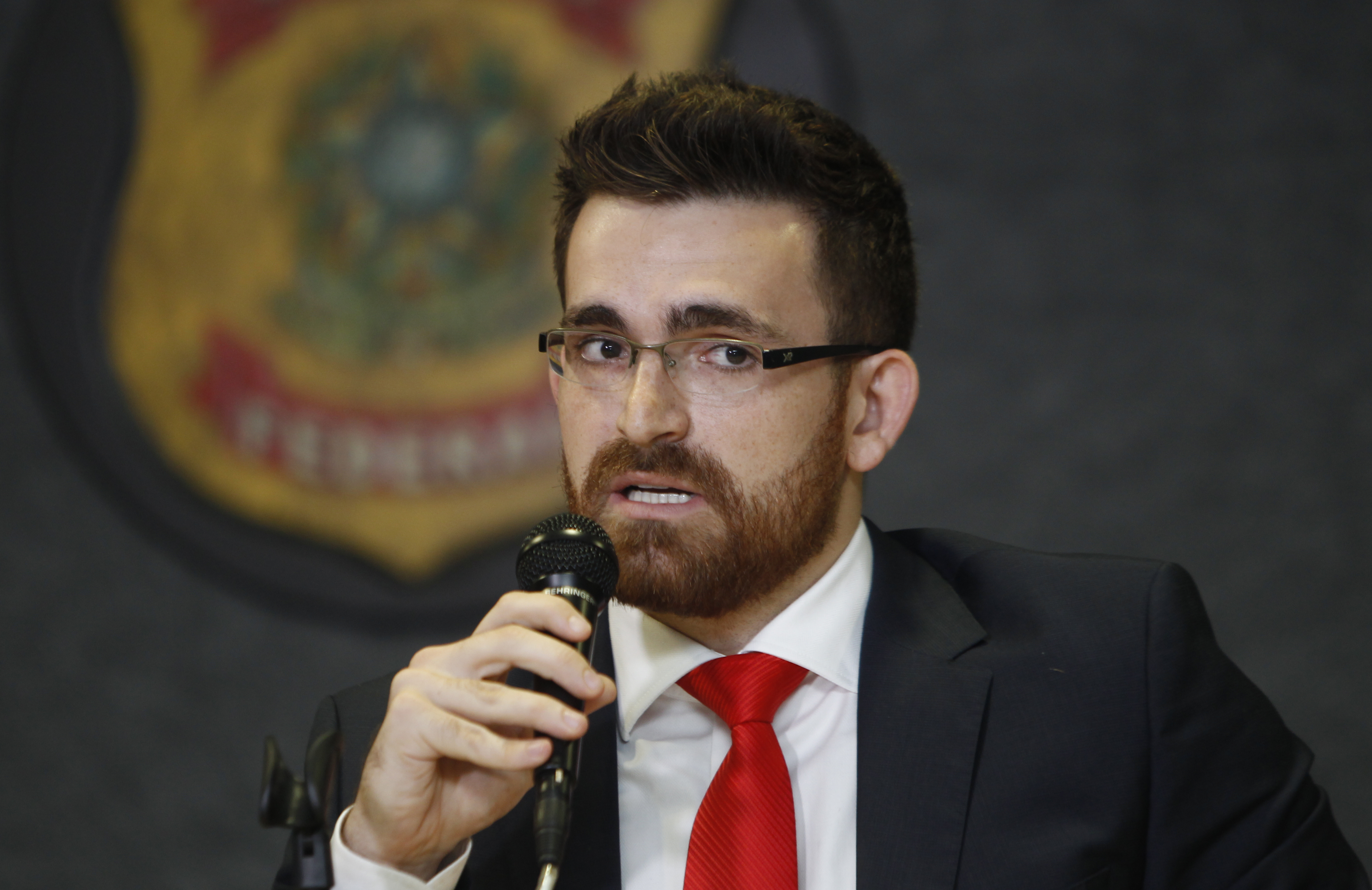 O delegado da PF Filipe Hille Pace, durante coletiva para imprensa da Lava Jato.