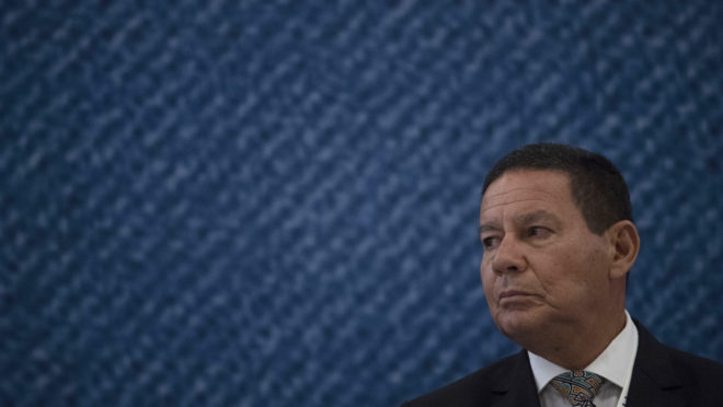 O vice-presidente brasileiro Hamilton Mourão descartou apoio do Brasil a uma intervenção militar na Venezuela | Foto: Mauro PIMENTEL/AFP
