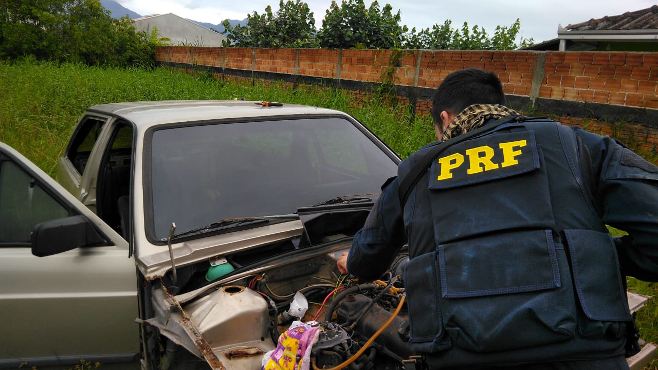 Desmanche de carro operação da polícia Litoral