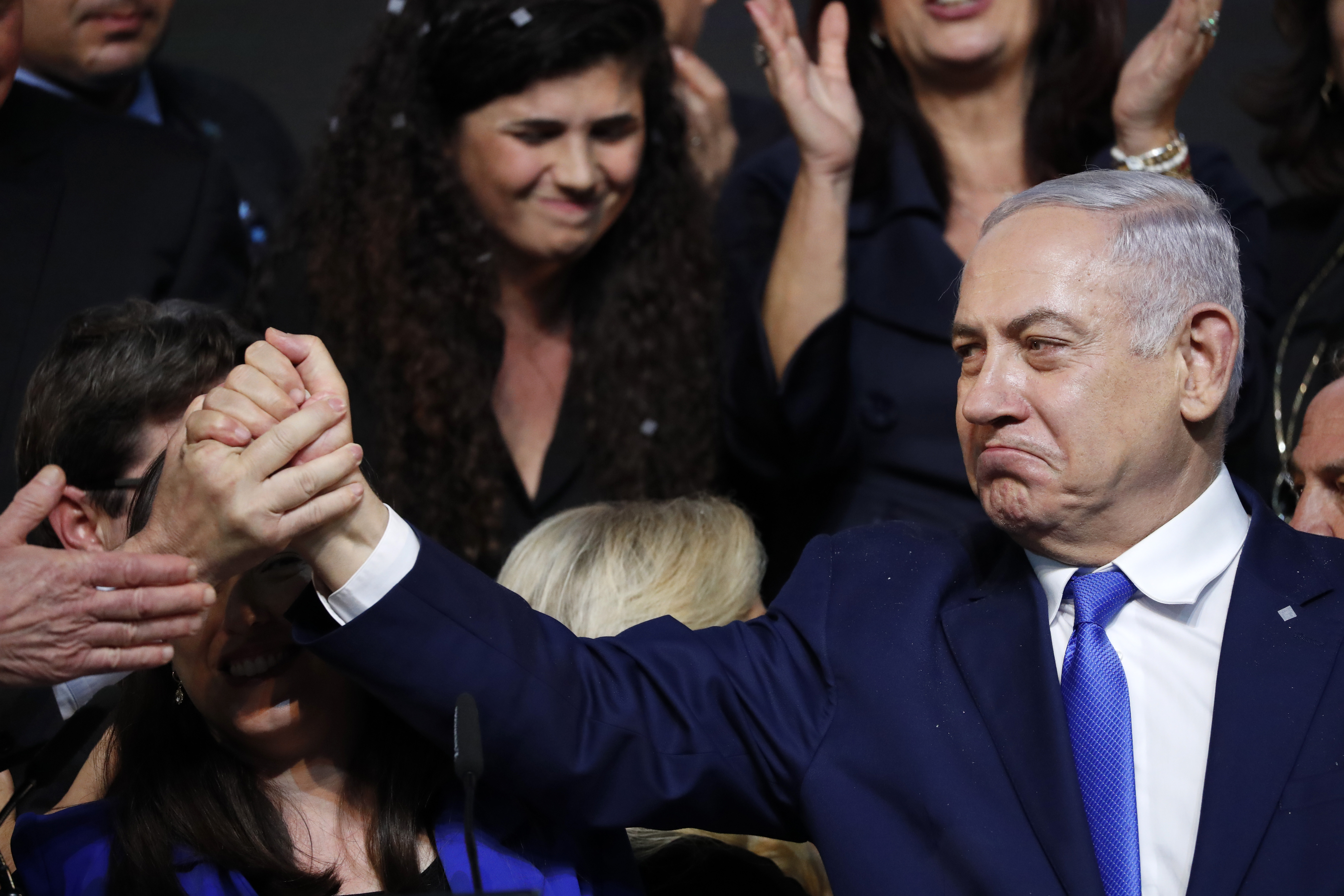 Primeiro-ministro israelense, Benjamin Netanyahu, se dirige a simpatizantes na sede do partido Likud na cidade israelense de Tel Aviv, na noite da eleição de 10 de abril de 2019 | Foto: Thomas COEX/AFP