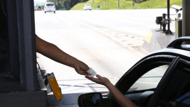 Cobrança de pedágio no Paraná.