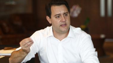 Ratinho Junior durante entrevista sobre os 100 dias no governo