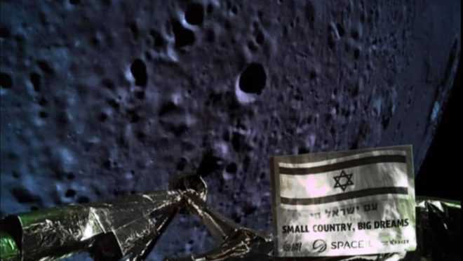 Foto distribuída pela empresa SpaceIL em 11 de abril mostra uma imagem capturada pela câmera da sonda lunar Beresheet da superfície da Lua, enquanto se aproximava para o pouso e antes de cair Foto: AFP Photo / Israeli Aerospace Industries