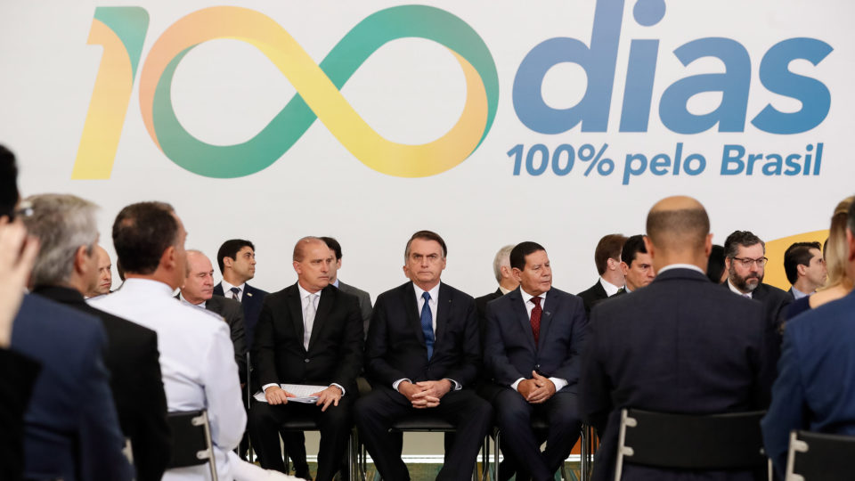 Onyx Lorenzoni, Jair Bolsonaro e Hamilton Mourão em evento pelos 100 dias do governo.