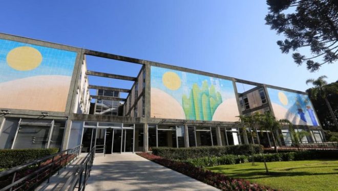 Prefeitura de Curitiba pode economizar cerca de R$ 5 bilhões com a reforma. Foto: Giuliano Gomes/Gazeta do Povo