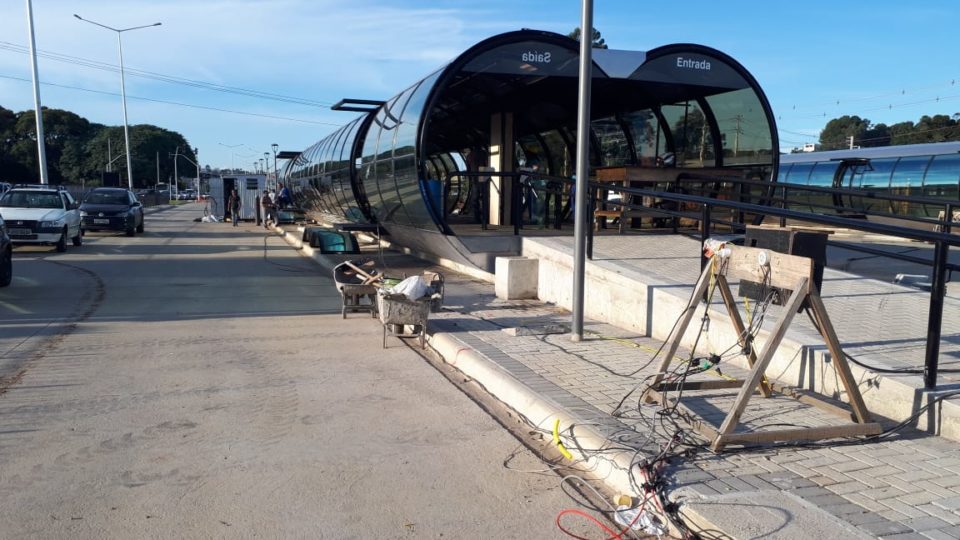 estação tubo em construção
