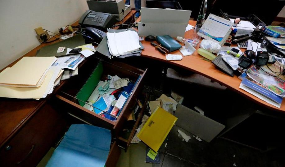 Danos no escritório do jornalista nicaraguense Carlos Fernando Chamorro depois de uma invasão da polícia | Foto: Inti Ocon/AFP