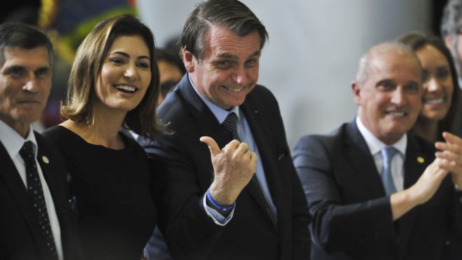 Presidente Jair Bolsonaro assiste apresentação de cantata de Páscoa O presidente Jair Bolsonaro, acompanhado da primeira-dama Michelle Bolsonaro, assiste a uma apresentação de cantata de Páscoa, no Palácio do Planalto.