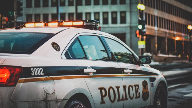 "O aumento da qualidade e do número de policiais contratados terá algum impacto no comportamento criminoso e desordeiro – mas não muito, a menos que criemos um Estado policial" (Imagem: Pixabay)