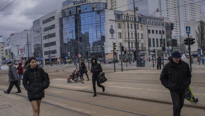 Centro da cidade de Lodz, que viu a sua população diminuir de 850 mil para menos de 690 mil após a entrada da Polônia na União Europeia, 20 de fevereiro de 2019. Foto: Laura Boushnak / The New York Times