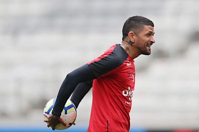 Lucho não encara o Jorge Wilstermann. | Albari Rosa/Gazeta do Povo