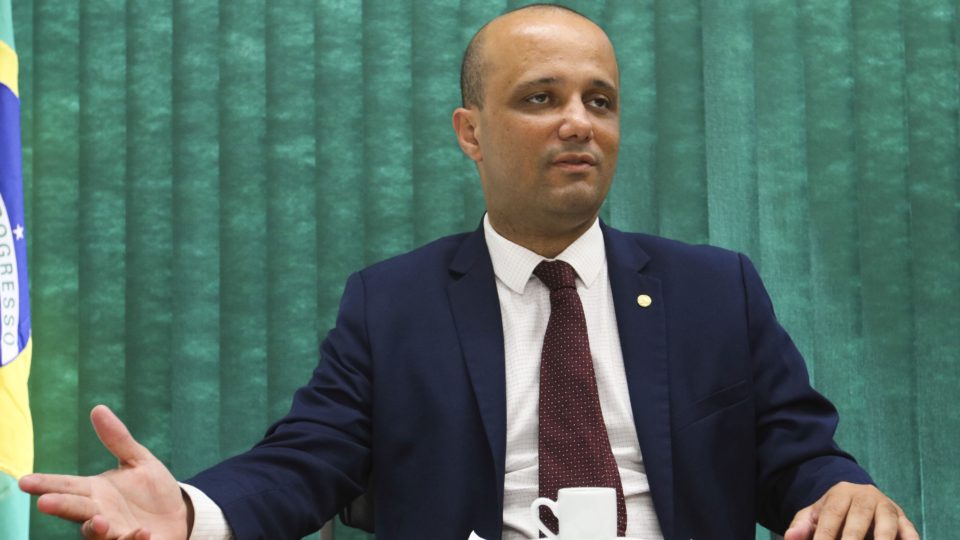 Líder do governo reclama de composição de grupo de trabalho do pacote anticrime Líder do governo na Câmara, deputado Major Vitor Hugo (PSL-GO), durante entrevista exclusiva à Agencia Brasil