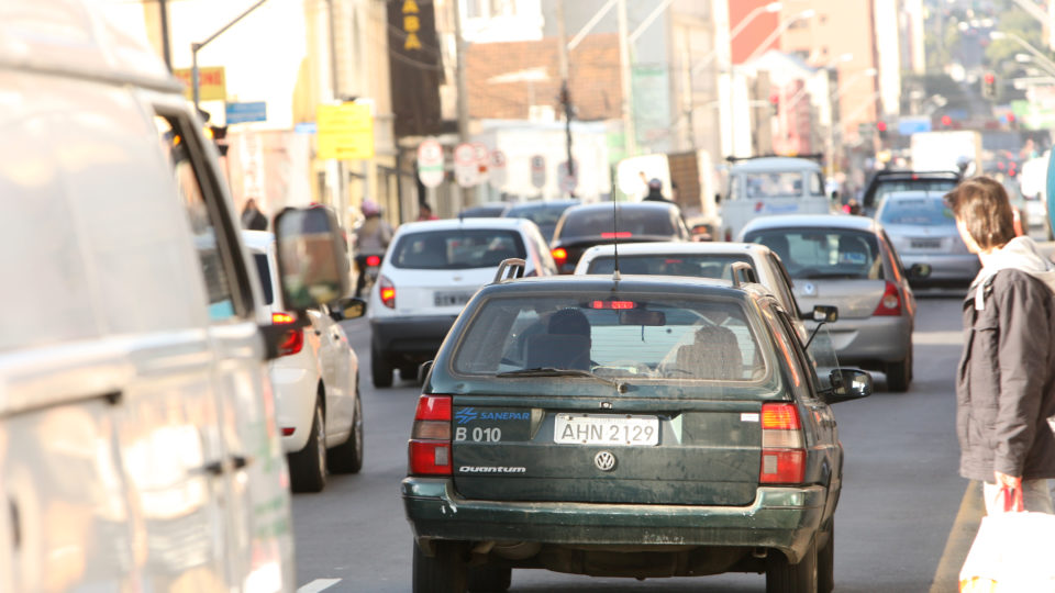 carro-velho-ruas-curitiba