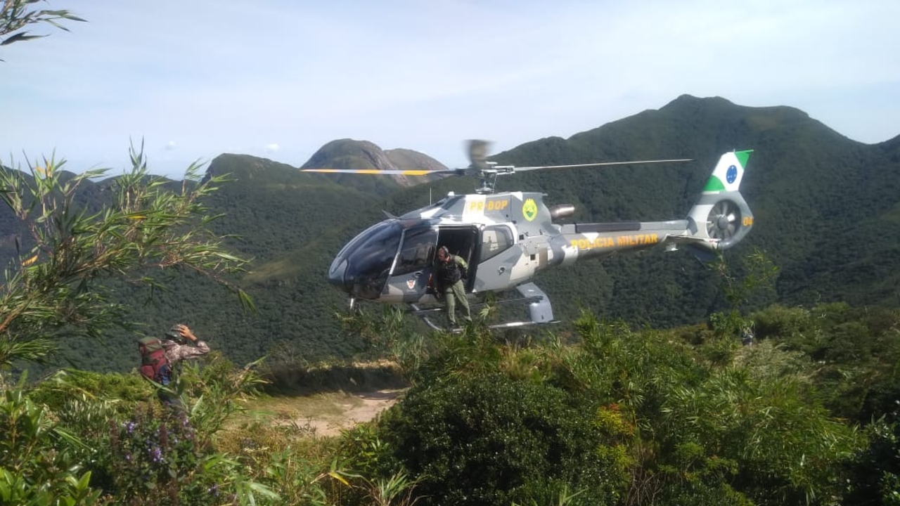 helicoptero do bpmoa na serra do mar