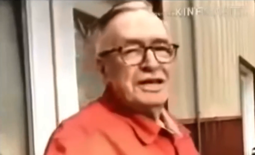 Olavo de Carvalho, no vídeo com críticas aos militares compartilhado e apagado por Bolsonaro.