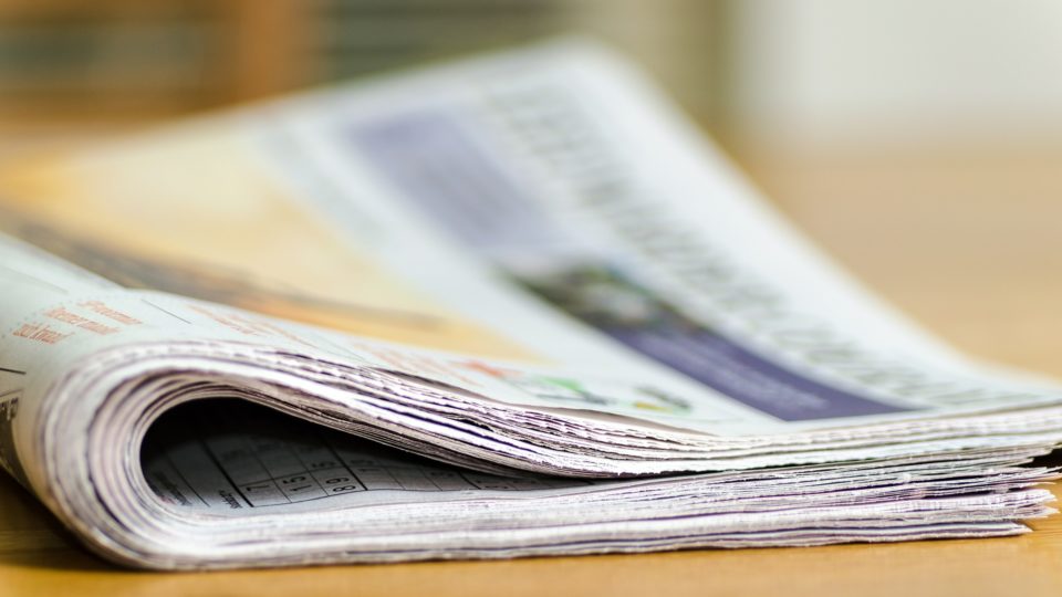 Foto de um jornal.