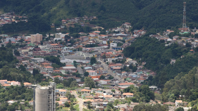 Por volta das 4h30, moradores de Rio Branco do Sul sentiram o impacto do tremor. (Foto: Jonathan Campos/ Gazeta do Povo)