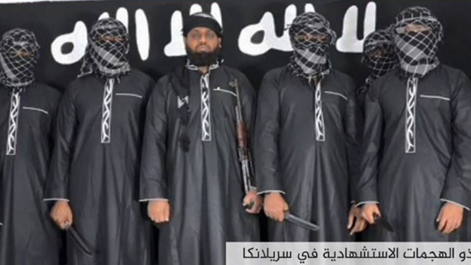 Com pandemia, Al-Qaeda e Estado Islâmico ganham força no Oriente Médio Imagem de um vídeo divulgado pela agência de propaganda do Estado Islâmico mostra homens que supostamente realizaram uma série de explosões suicidas no domingo de Páscoa no Sri Lanka | Foto: AMAQ/AFP