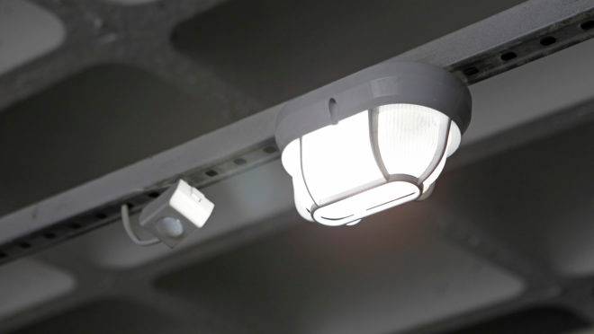 Energia elétrica - lâmpada usada em condomínio sustentável