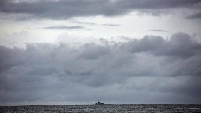 Um barco da guarda costeira de Trinidad e Tobago patrulha o Golfo de Paria em julho de 2018