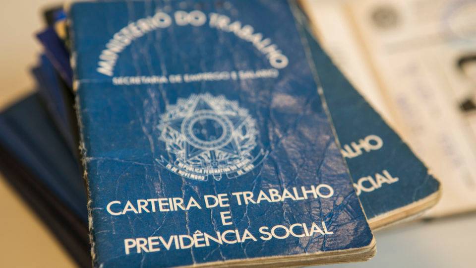 Carteira de Trabalho e Previdência Social. INSS. Aposentadoria. Reforma da Previdência