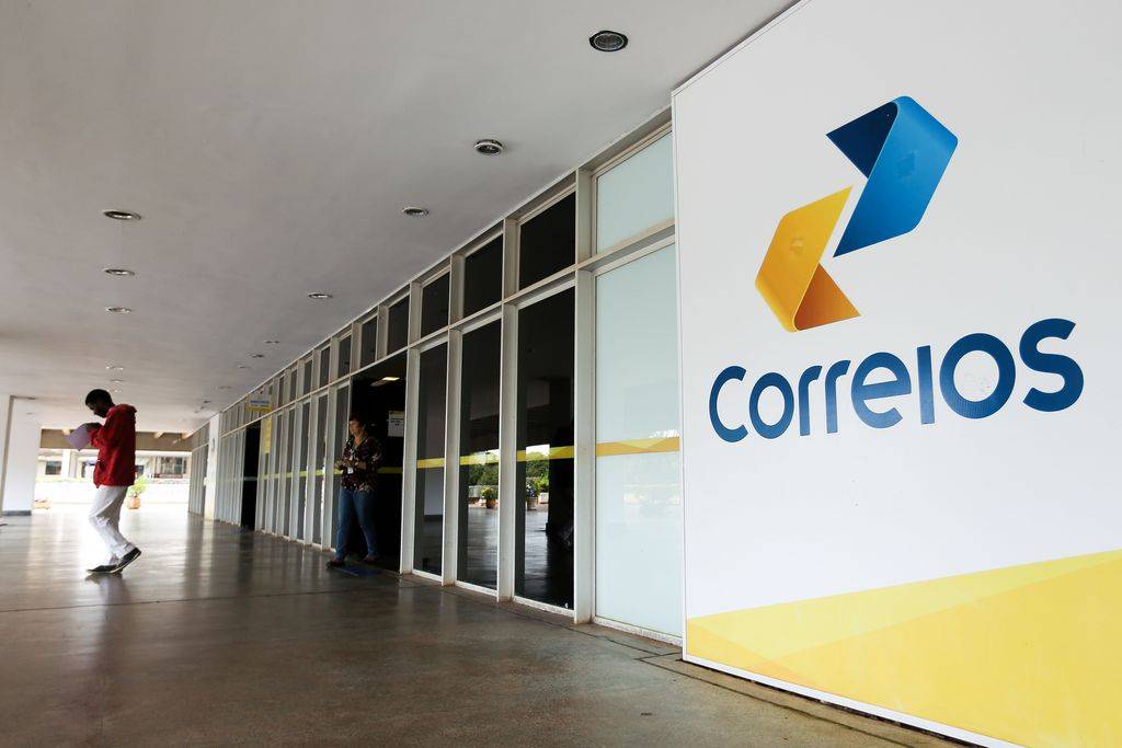 Privatizar os Correios é proteger a empresa de interesses políticos que prejudiquem não apenas os consumidores, mas os próprios empregados da companhia. (Foto: Marcelo Camargo/Agência Brasil)