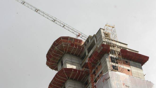 Prédio em construção em Curitiba.