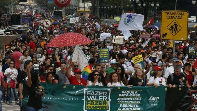 Servidores estaduais fizeram protesto nesta segunda-feira (29). Crédito: Alexandre Mazzo