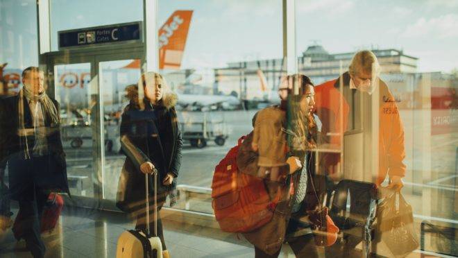 Atualmente, em voos nacionais, o passageiro tem direito de transportar, como bagagem de mão, uma mala de dez quilos, com limites de 55 centímetros de altura e 40 cm de comprimento (Imagem: Pixabay)