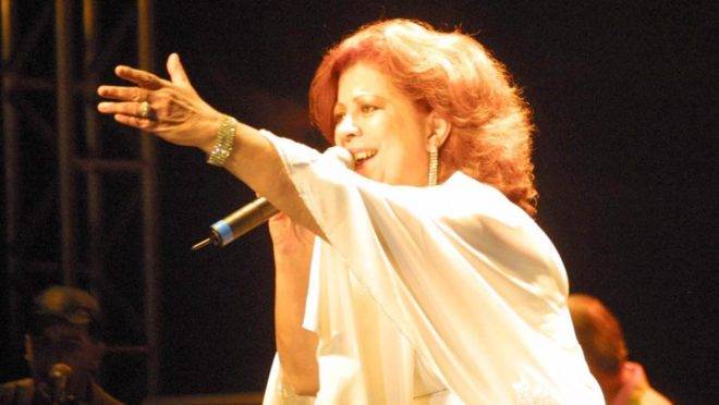 A cantora e sambista Beth Carvalho se apresenta em Londrina (Foto: Gilberto Abelha/Arquivo Gazeta do Povo)