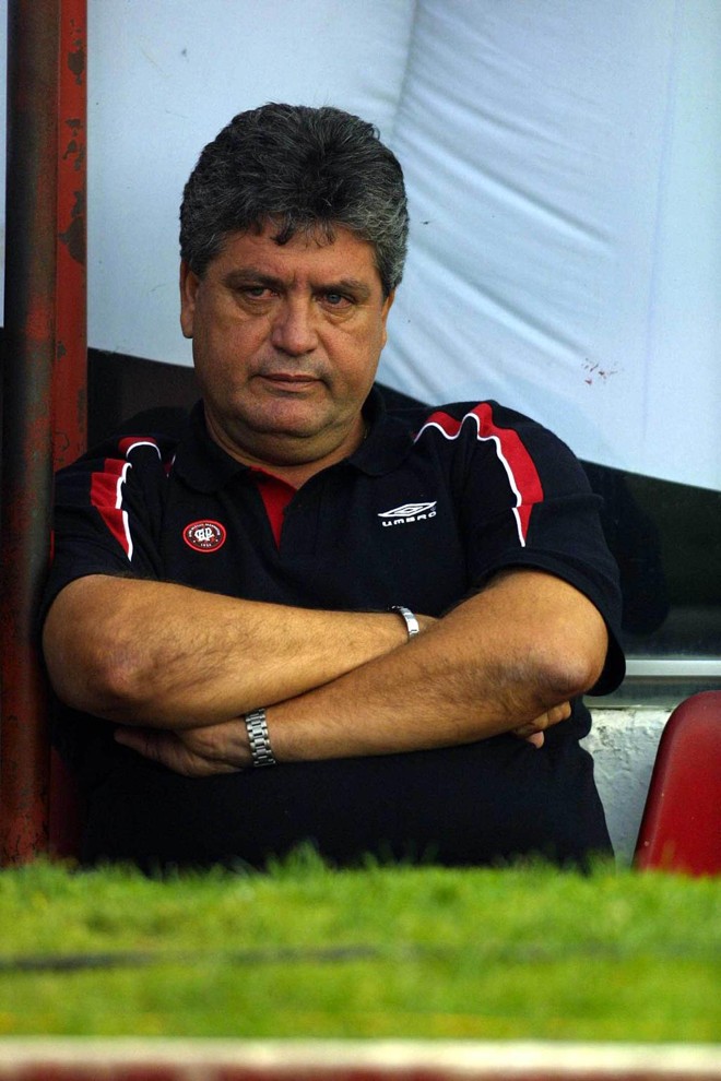 Geninho chateado com o resultado inusitado. | RODOLFO BUHRER/Gazeta do Povo