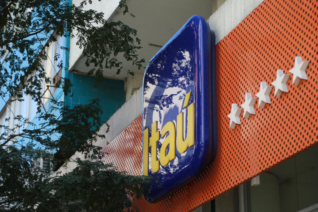 Entre os bancos, o Itaú Unibanco foi a instituição com maior lucratividade (R$ 24,9 bilhões), segundo estudo da Economática com empresas brasileiras de capital aberto. | Felipe Rosa/TRIBUNA DO PARANA