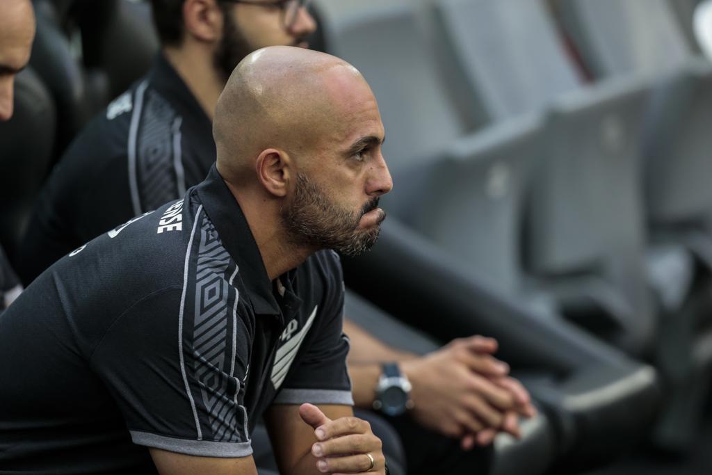 Técnico Rafael Guanaes, do time alternativo do Athletico. | André Rodrigues/Gazeta do Povo