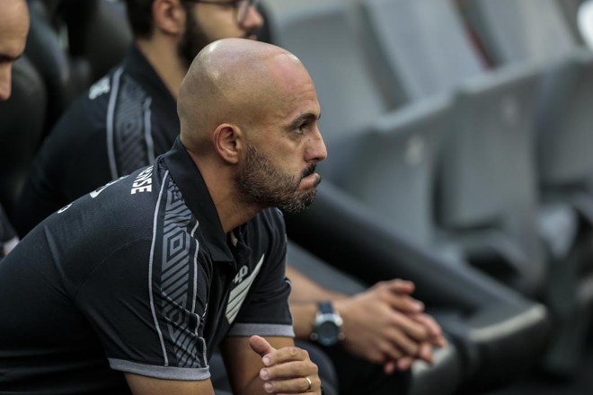 Técnico Rafael Guanaes, do time alternativo do Athletico. | André Rodrigues/Gazeta do Povo
