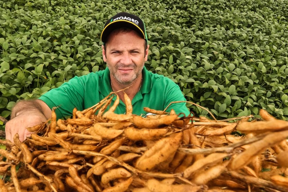 Regularização de terras trava potencial da soja em fronteira agrícola Ademir Kremer: lentidão para regularizar documentos da terra | Rogério Machado/Gazeta do Povo