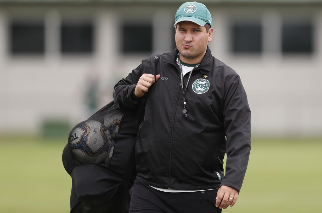 Matheus Costa durante treino do Coritiba, seu último clube. | Jonathan Campos/Gazeta do Povo