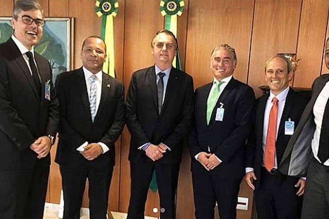 Pai de Neymar (segundo à esquerda) durante encontro Bolsonaro. | /Reprodução Instagram