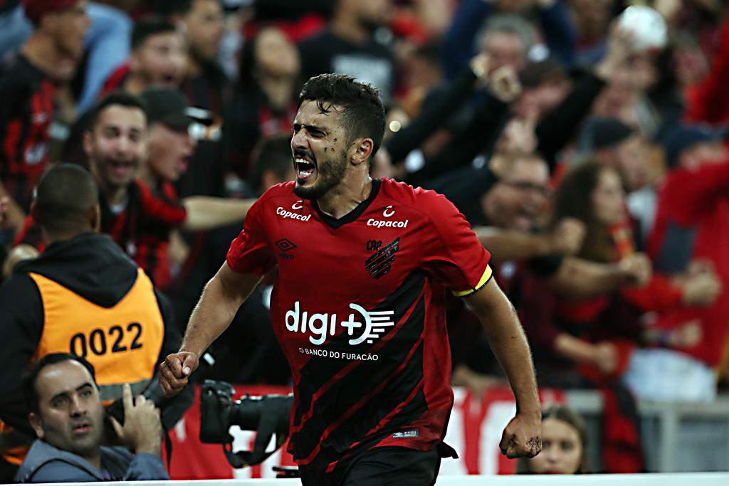 Marquinho comemora o gol no último Atletiba. | Albari Rosa/Gazeta do Povo