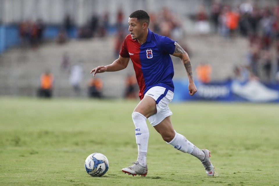 Rodrigo Carioca em ação pelo Paraná Clube | Cassiano Rosário/Gazeta do Povo