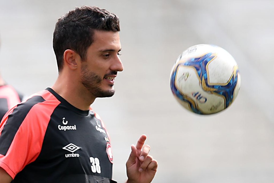 Marquinho durante treino do Athletico. | Albari Rosa/Gazeta do Povo